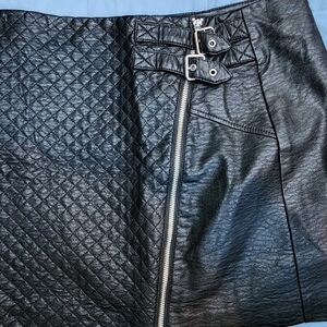 DIVIDED H&M Quilted Faux Leather Skirt EUC  Size US 12